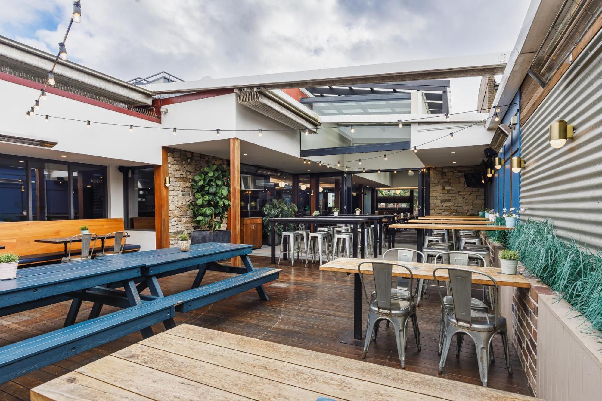 Hotel The Lakes Hotel, Rosebery Sydney